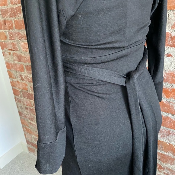 Diane von Fürstenberg wool shirt dress. - Picture 7 of 8